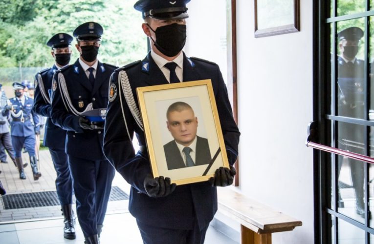 Siedlce: Ostatnie pożegnanie st. sierż. Marcina Szpyruka. „Śpij kolego w ciemnym grobie, niech się Polska przyśni Tobie”