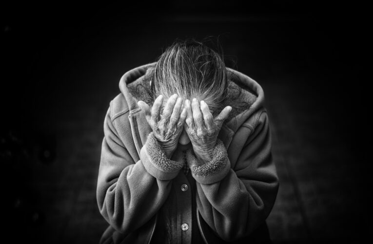 Pijany syn znęcał się nad swoją 84-letnią matką. Został zatrzymany i usłyszał zarzuty