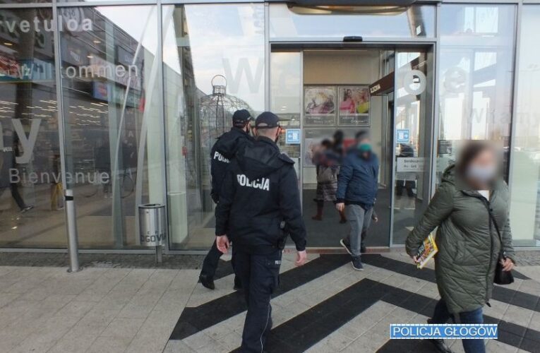 Koronawirus w Polsce. Policjanci wspólnie z sanepidem prowadzą kontrole sanitarne