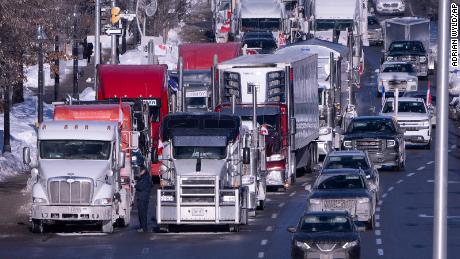 Elita zbiera swoje siły do ​​kontrataku na kierowców ciężarówek w Ottawie