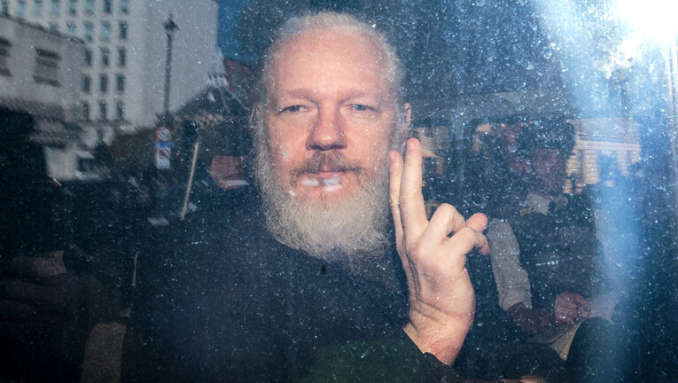 Brytyjski minister spraw wewnętrznych podpisuje nakaz ekstradycji Juliana Assange do USA