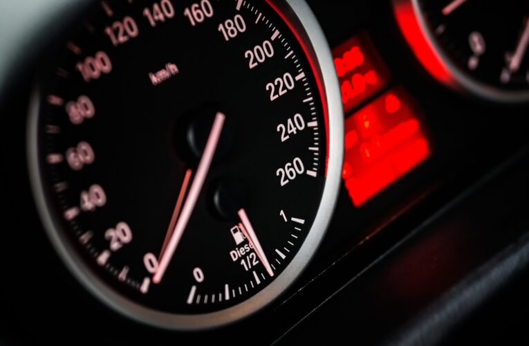 Obowiązkowy automatyczny ogranicznik prędkości w nowych samochodach